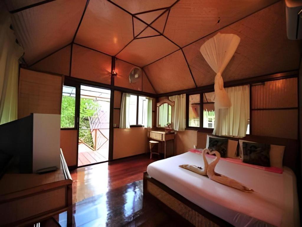 Phi Phi Ingphu Viewpoint Hotel Exterior photo